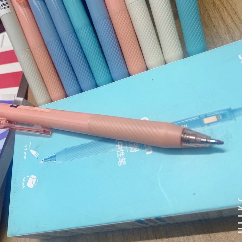 Bút bi văn phòng Deli Nusign mực gel đen cao cấp 0.5mm mực đều nét 4 màu tiêu đề sổ tay bullet journal NS568