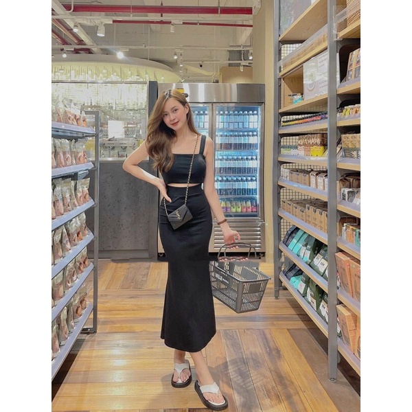 Áo thun croptop 2 dây bảng to
