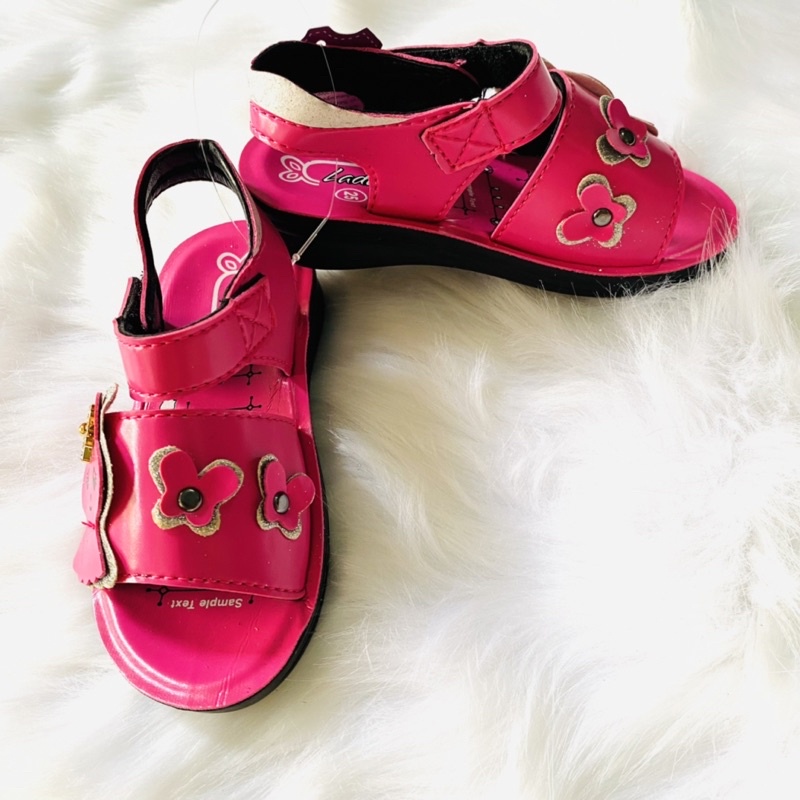 Giày Sandal quai hậu học sinh cho các bé gái hình thỏ hello màu hồng siêu dễ thương