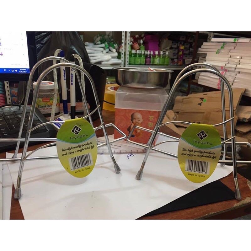 Kệ để dao, thớt, nắp vung bằng inox cao cấp tiện lợi có đế chống trượt