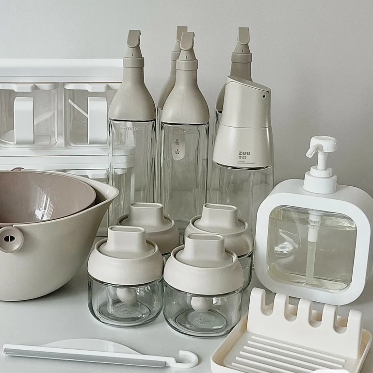 Bình chiết mỹ phẩm, bình chiết nước hoa, bình chiết dầu gội , sữa tắm có vòi nhấn dung tích 300ml, 550ml - Guchi.store