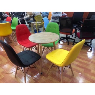 Ghế Eames nệm cúc áo