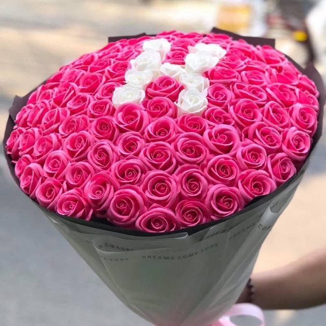 Hoa Hồng sáp thơm màu hồng cánh sen, tạo dáng chữ theo yêu cầu