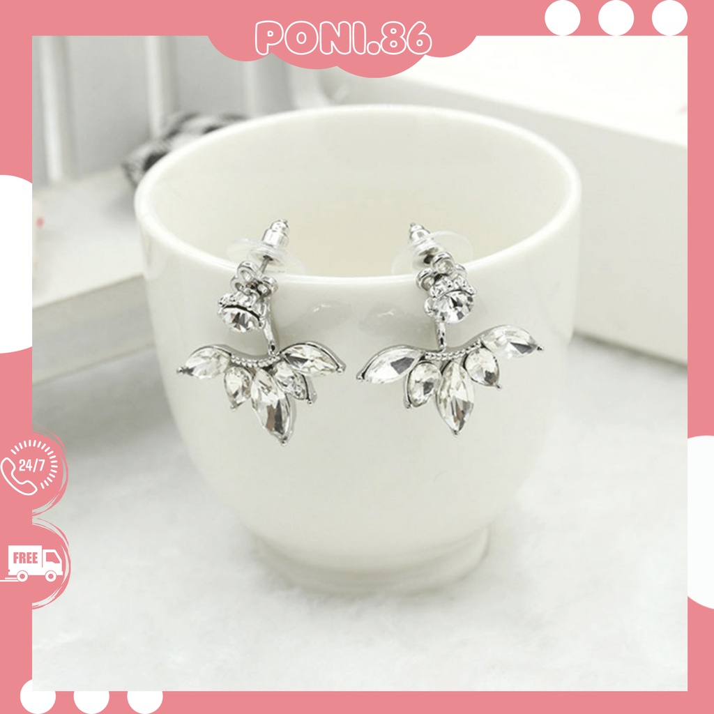 Hoa tai đính đá cho cô dâu đi tiệc sang chảnh phong cách hiện đại quý phái