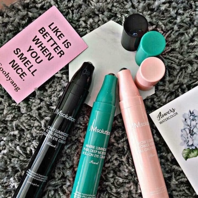 Thanh lăn massage đầu bi lạnh - Serum dưỡng mắt JM SOLUTION