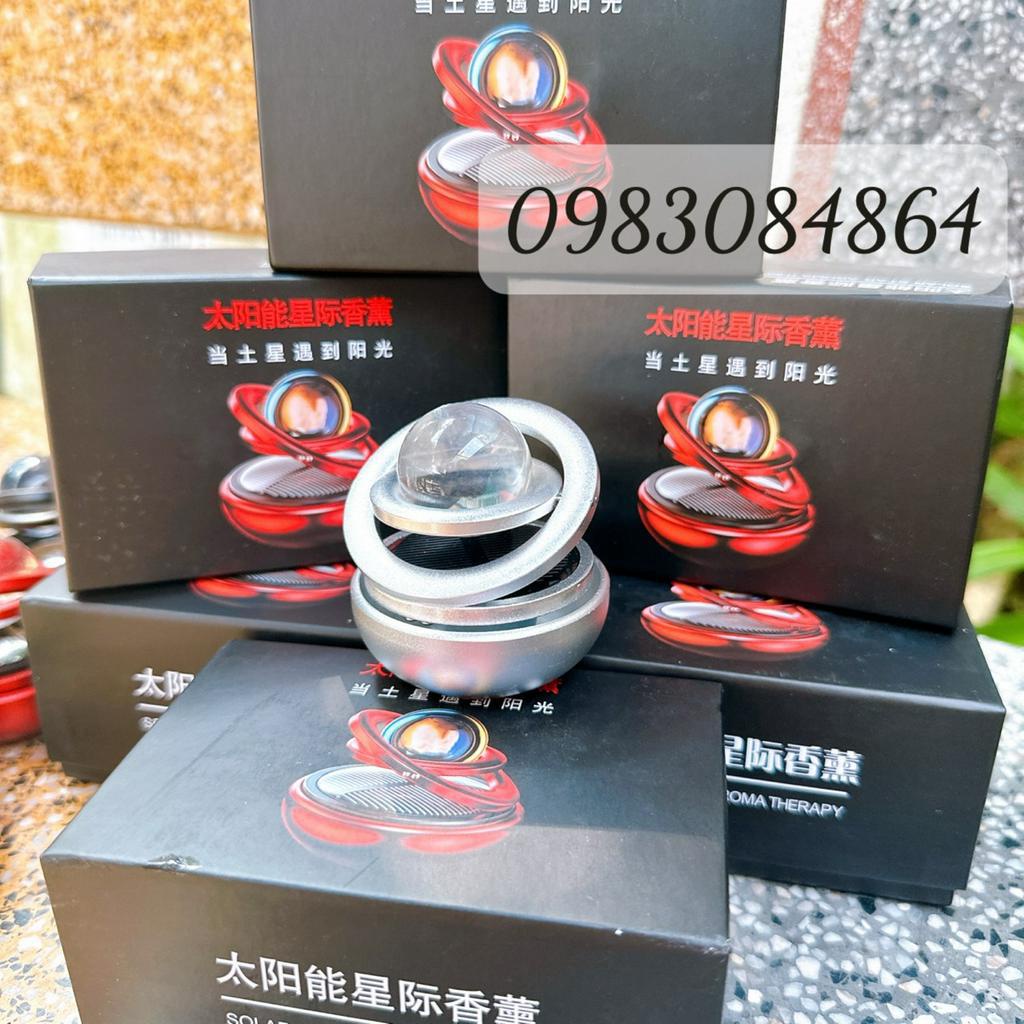 Trang trí ô tô - VÒNG XOAY VÔ CỰC kèm SÁP THƠM GALAXY KIM LOẠI GẮN TAPLO TỰ QUAY BẰNG NĂNG LƯỢNG MẶT TRỜI