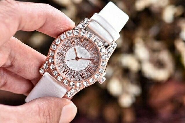 Đồng Hồ Nữ Elly Viền Đá Hàng Chuẩn