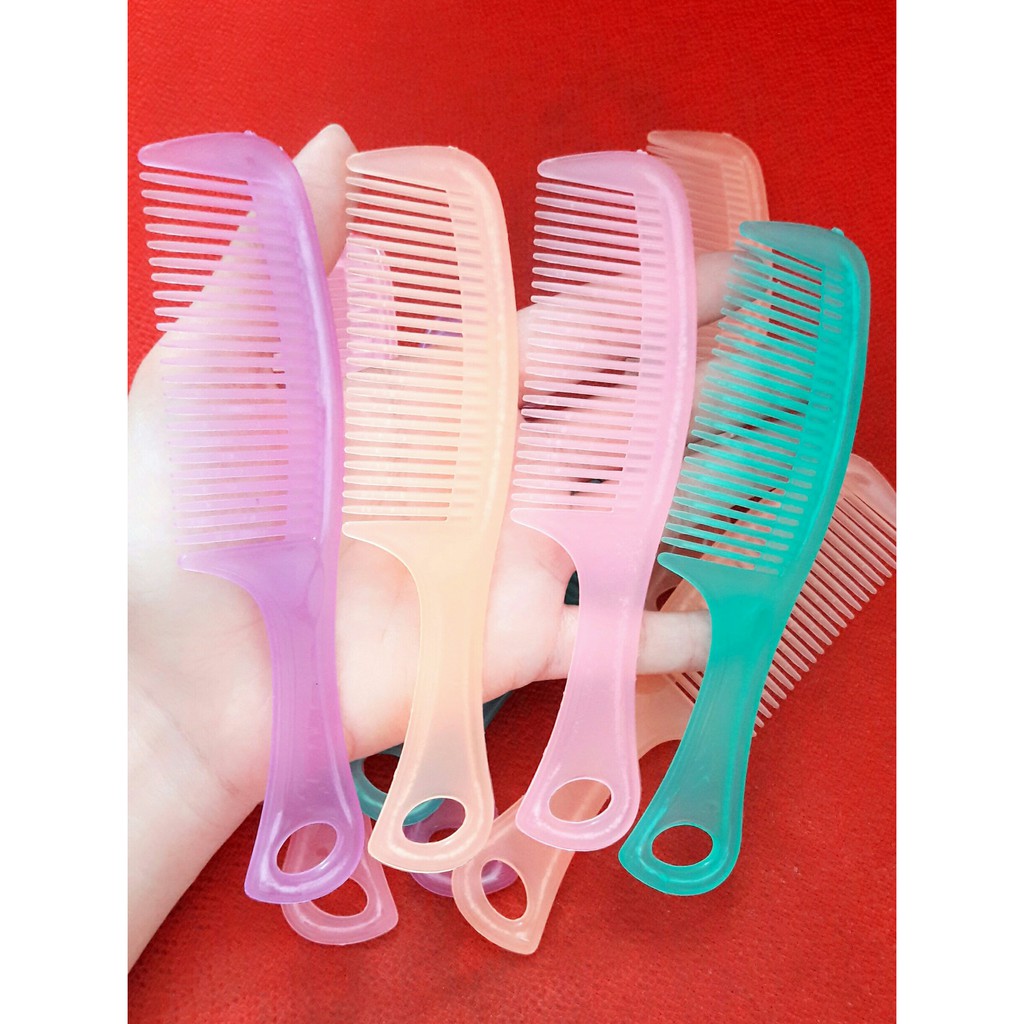 1 CÂY LƯỢC NHỰA MINI MÀU TRƠN BỎ TÚI