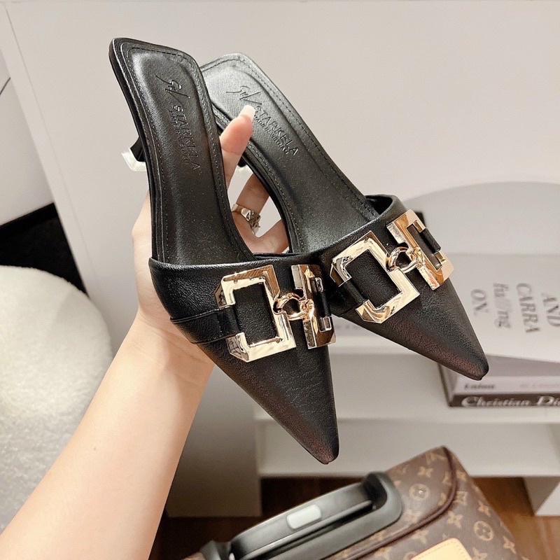 Giày sục mũi nhọn gót 4cm da mờ quai gắn khoá to xinh xắn hót tread thích hợp đi làm đi chơi.