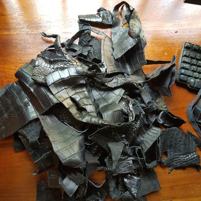 Da Cá Sấu Vụn Màu Đen 1kg