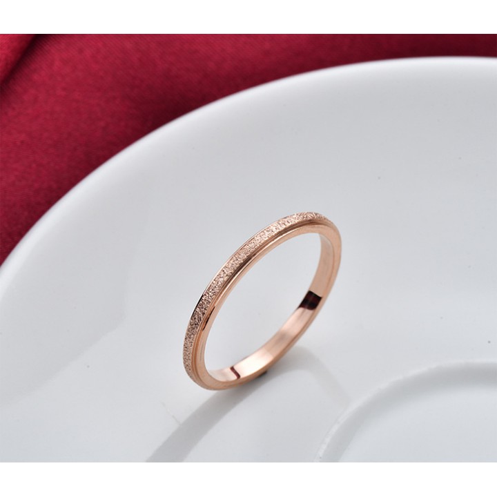 Nhẫn titan bản mỏng 2mm phun cát siêu đẹp, bền màu, hợp thời trang, mang đến vẻ đẹp quyến rũ cho đôi tay của bạn