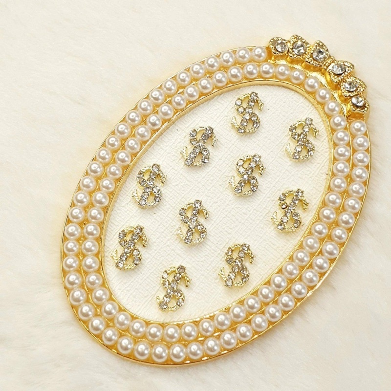 Charm gắn móng