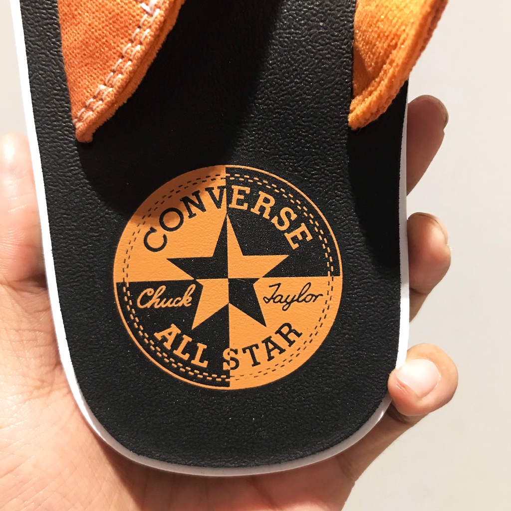 Dép Convεrsε đen quai vải cam