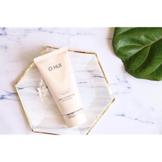 Sữa rửa mặt dưỡng trắng da OHUI