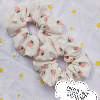 Dây buộc tóc Scrunchies dâu tây hồng