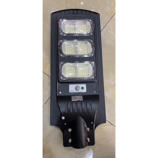 Đèn LED năng lượng mặt trời, đèn liền thể 150W có remote điều kiển cảm biến tặng chân đèn