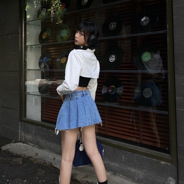 Chân váy jean xếp ly CHICMONKI lộ túi màu xanh nhạt- Jeans Skort CMJ1369