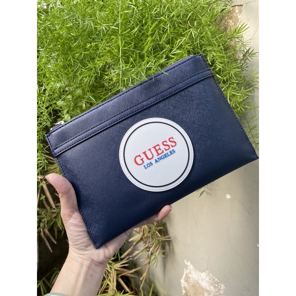 Ví cầm tay Guess