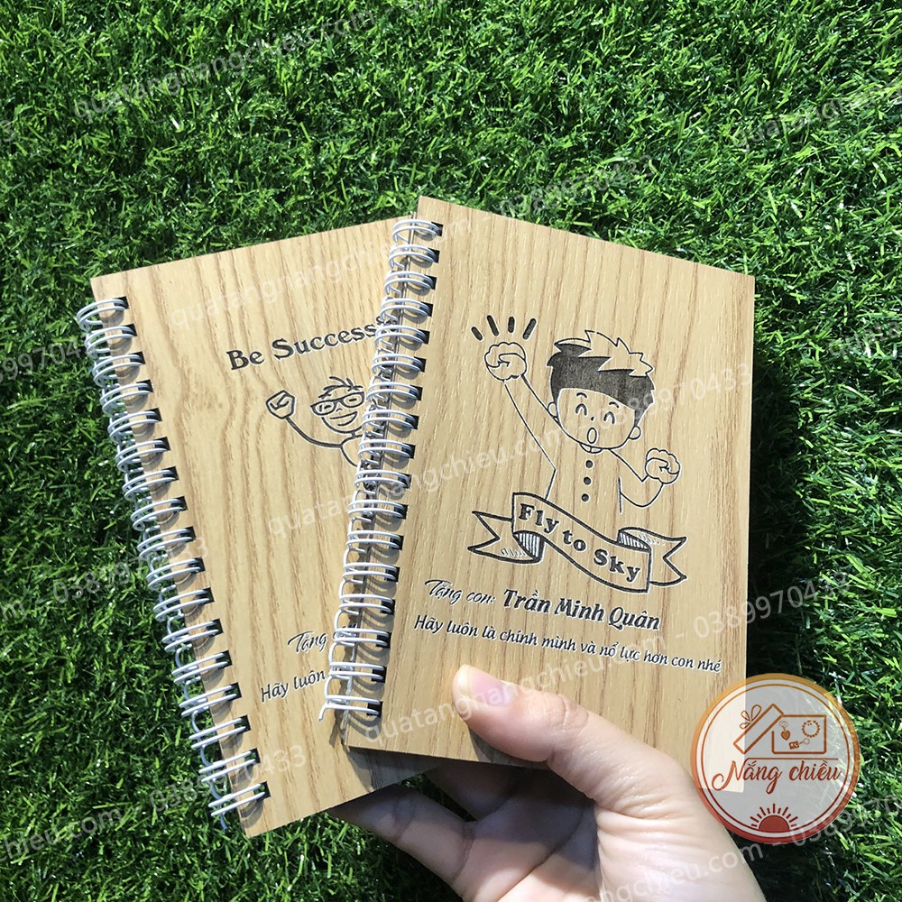 Sổ lò xo làm quà tặng cho các bé - Sổ bìa gỗ cứng khắc hình và lời chúc theo yêu cầu