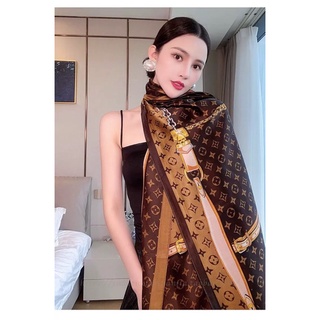 Khăn lụa Lv đi biển