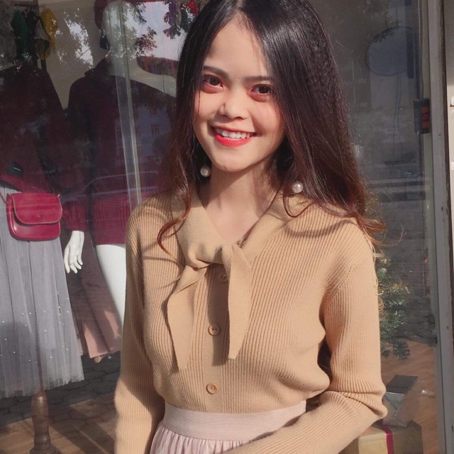 Áo len cổ nơ
