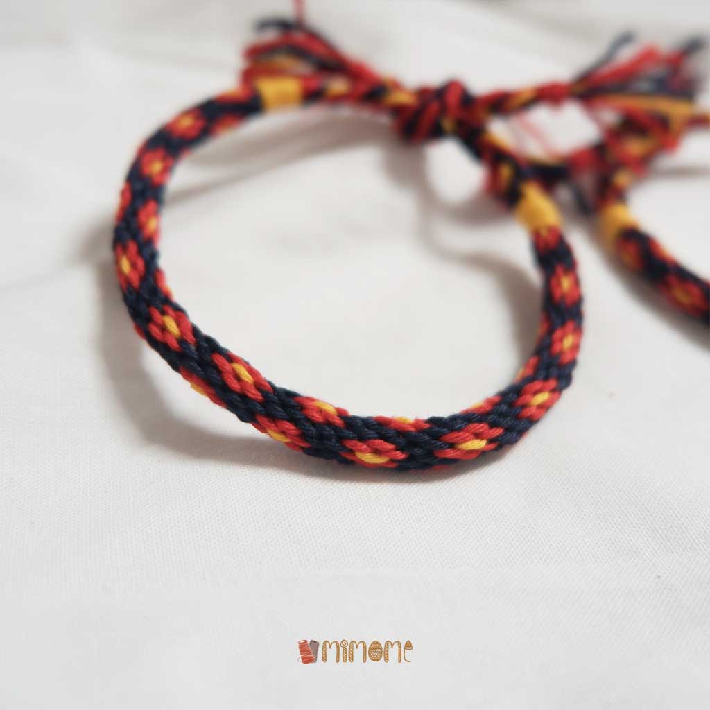 Vòng kumi navy hoa đỏ