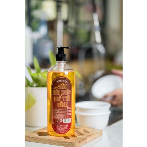 Nước Rửa Chén Hữu Cơ Hương Quế Trà Bồng 1 Lít Khử Mùi, Làm Sạch Vết Bẩn Dầu Mở