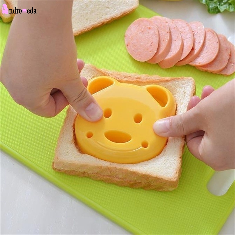 Khuôn Cắt Bánh Sandwich Hình Gấu Teddy Sáng Tạo DIY