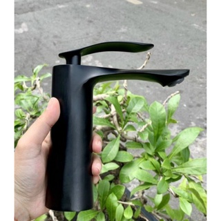 Vòi lavabo chiếc lá đen (20cm)