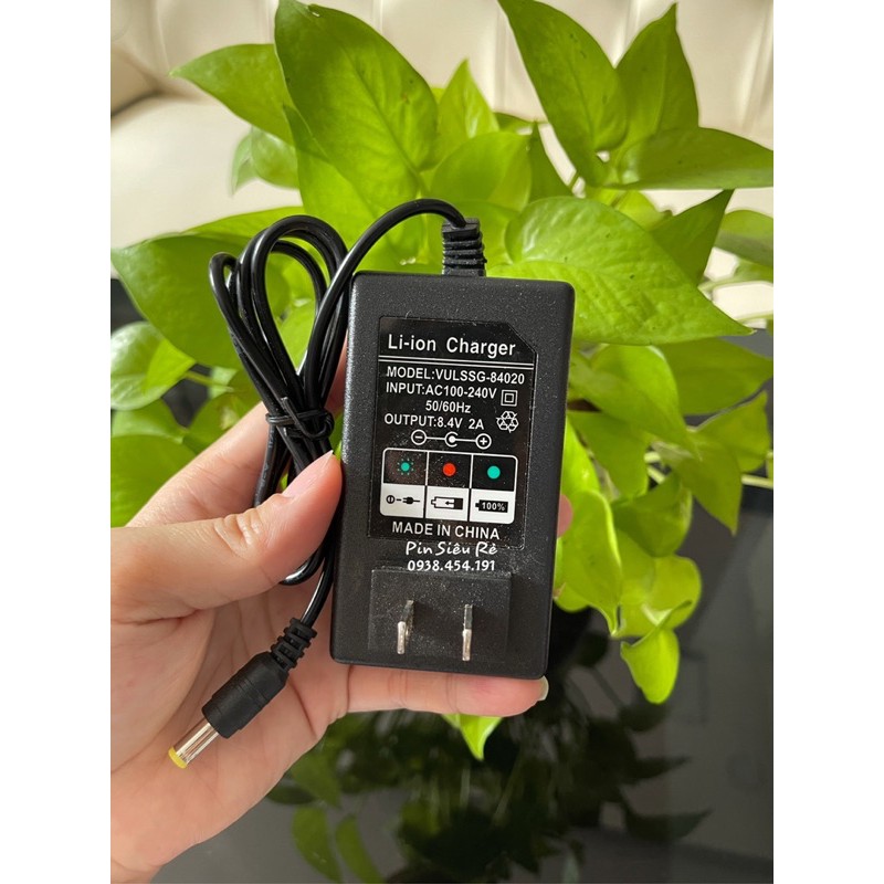 Sạc 2S: Loại Tốt 8.4V - 2A Có đèn báo đầy khi Sạc