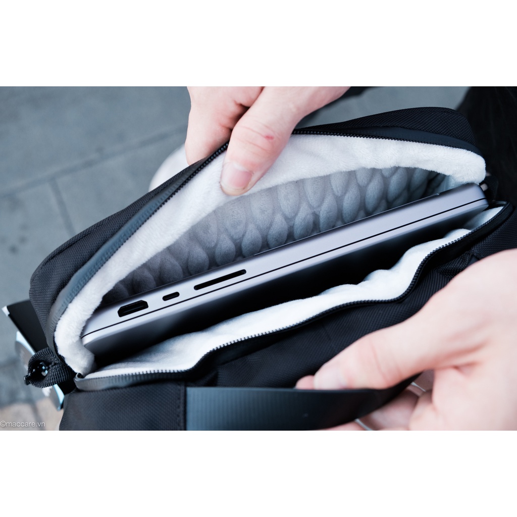 Túi đeo chéo Urban H14-C01D Tomtoc Premium Black chính hãng