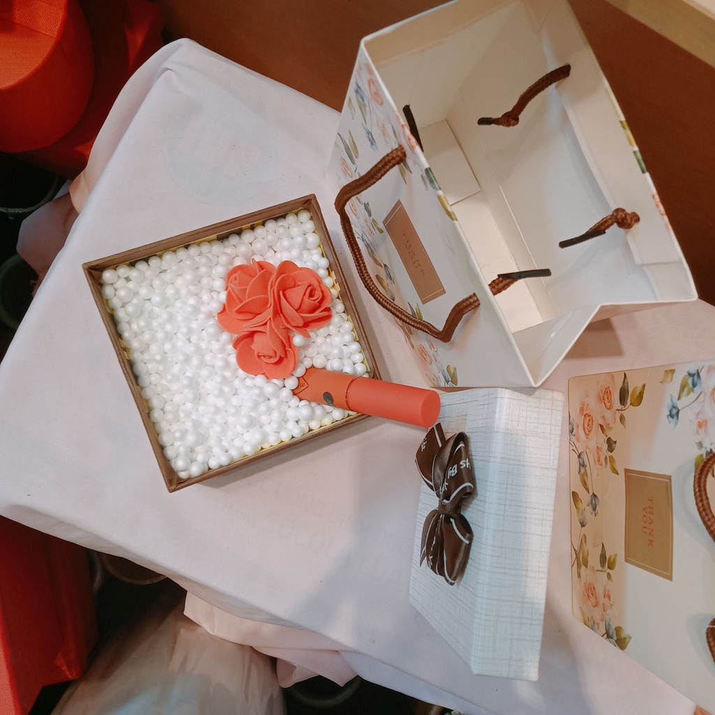 (11x11x6.5cm) Hộp đựng quà tặng kèm túi mix phụ kiện tặng 20/10, 8/3, valentine, ngày kỷ niệm, nhân dịp đặc biệt (A6)