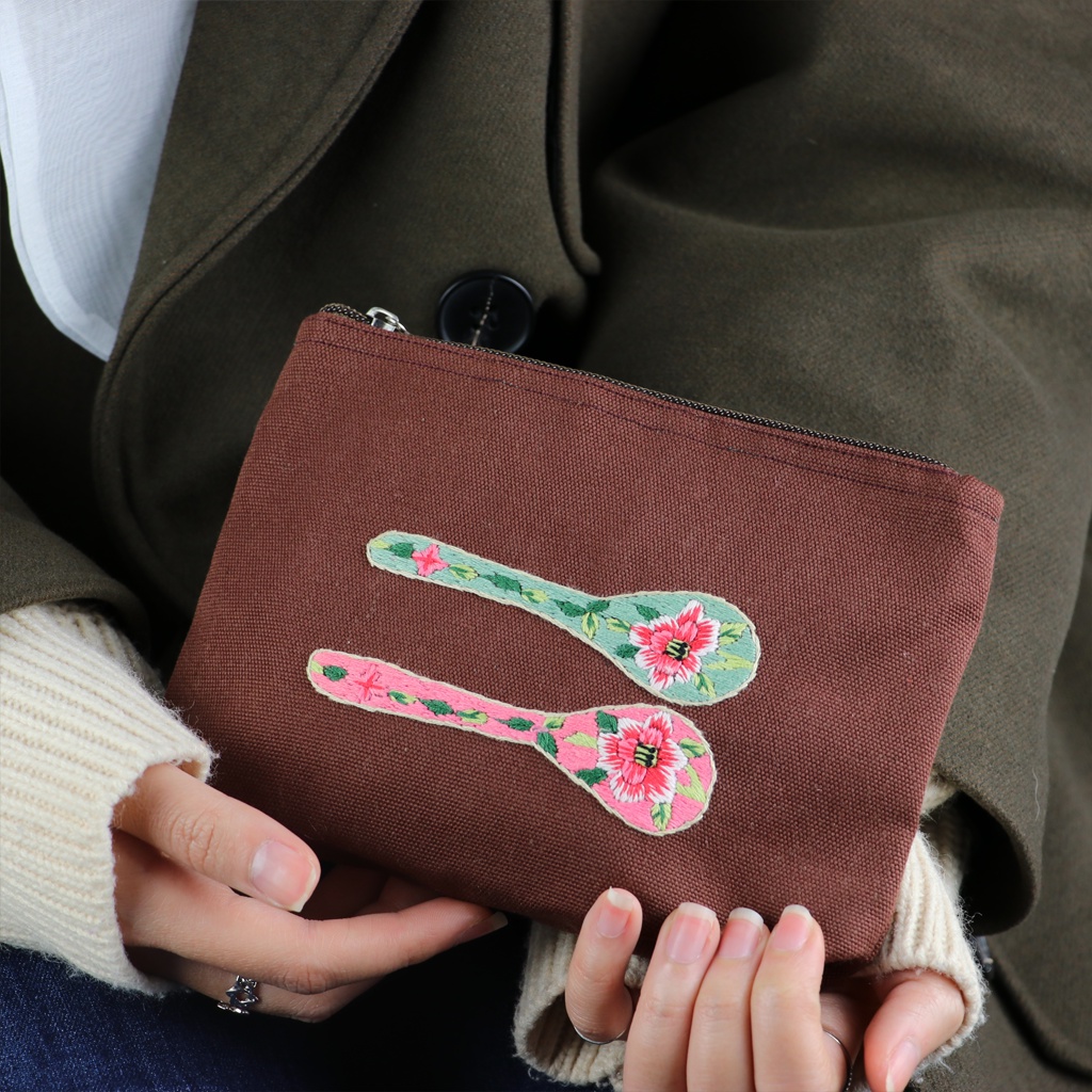 Ví Cầm Tay Nữ Vải Canvas Thêu Tay Họa Tiết Hai Chiếc Thìa Hoa - Trúc Lâm Handmade