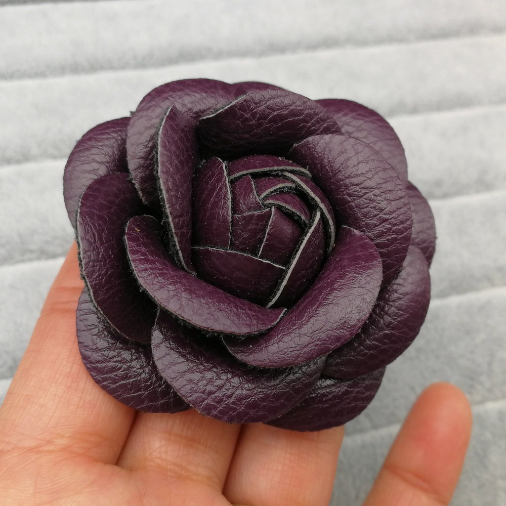 Huy Hiệu Cài Áo Hình Nơ Bằng Da Phối Hoa Trà Đen Trắng Tinh Tế Thời Trang Cho Nữ