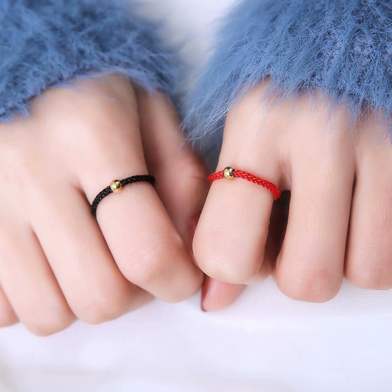 Nhẫn chỉ đỏ đeo tay mang lại may mắn, thời trang