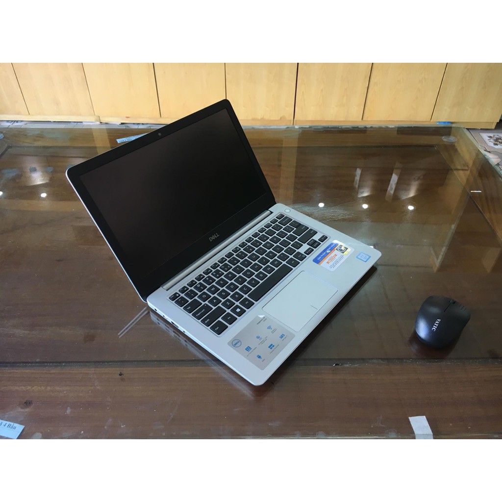 Laptop DELL VO-5370 i5-8250U/4G/256G SSD/W10/13.3'' SILVER - Giá tốt