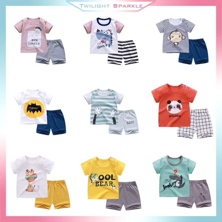 Bộ trang phục gồm áo thun và quần ngắn bằng vải cotton thời trang sành điệu