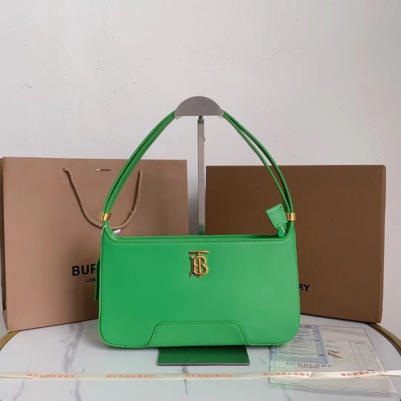 Túi xách Burberry.