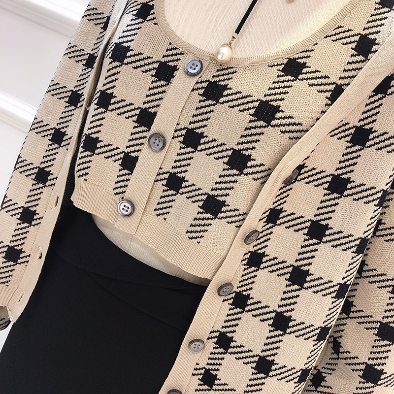 Set bra nâu + áo cardigan kẻ ô  JENNIE BLACKPINK