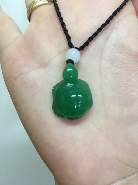 Vòng cổ rùa đá màu xanh cho bé học giỏi, rèn nên tính cách bền bỉ, kiên trì
