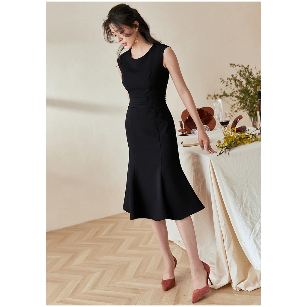 Đầm cổ tròn sát không tay dáng ôm bút chì đá đuôi cá đen