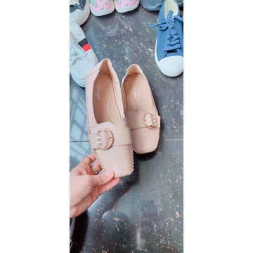 Giày cho bé và người lớn hàng trưng bày lỗi nhẹ sale siêu rẻ, hình shop tự chụp.
