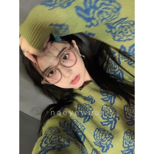 Kính mắt không độ trà siêu hot ở Trung Quốc