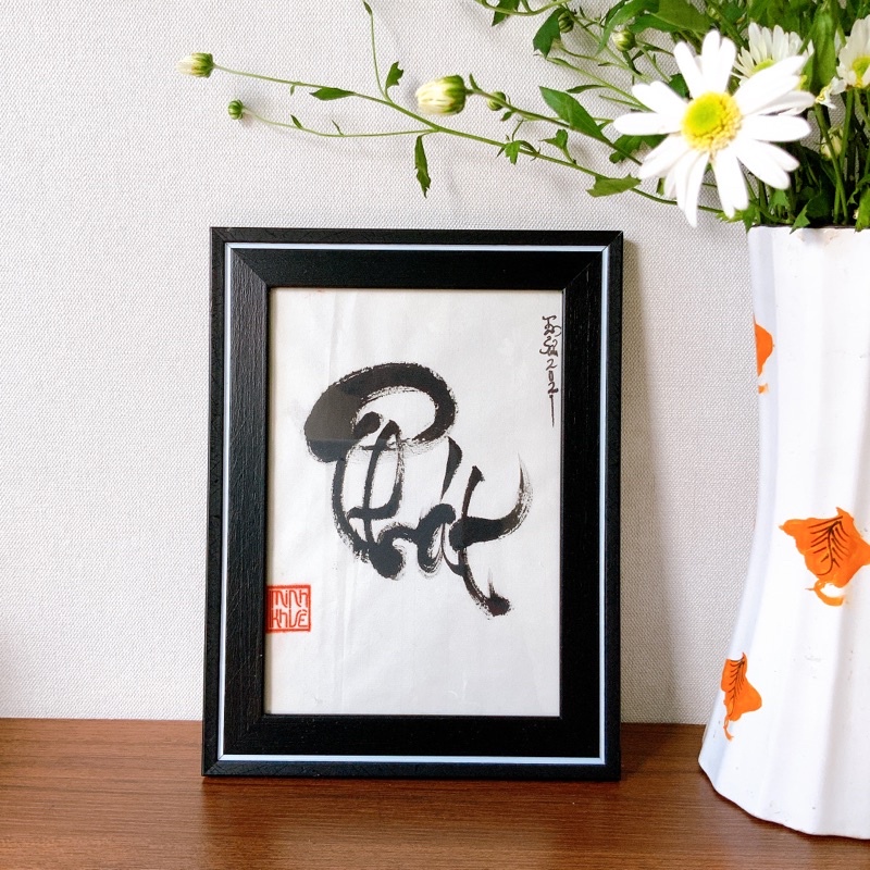 Chữ thư pháp Việt viết theo yêu cầu tặng kèm khung treo A5