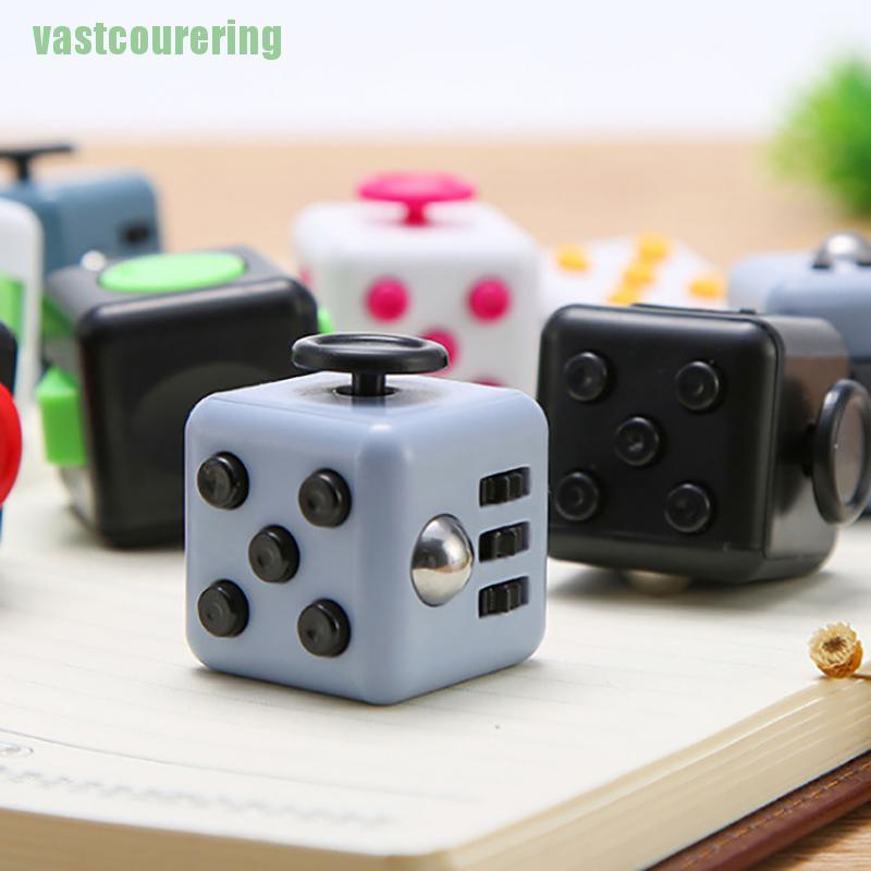 Đồ Chơi Fidget Cube Giúp Giảm Căng Thẳng Tiện Dụng