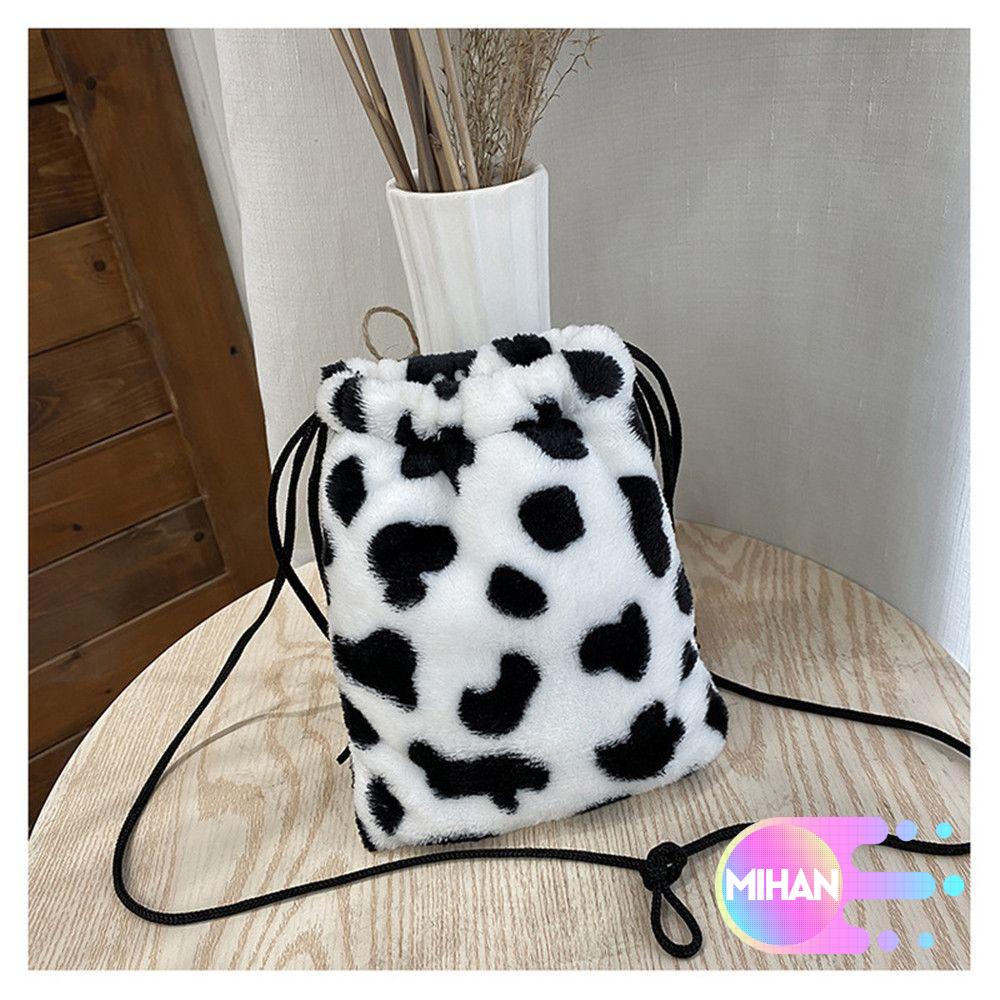 Túi lông dây rút đeo chéo hoạ tiết bò sữa thời trang mùa đông cho nữ