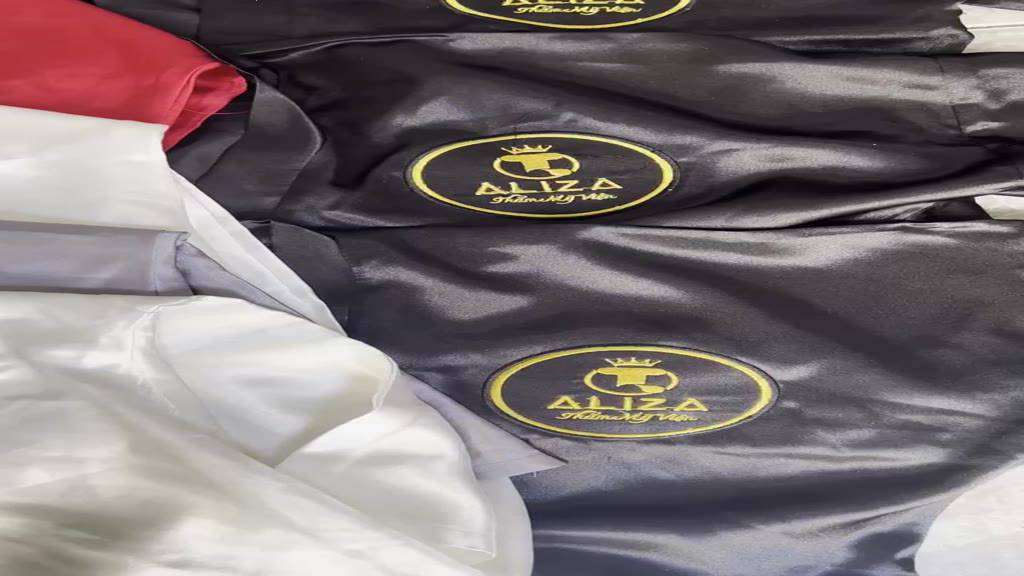 Áo lụa makeup có in tên tiệm | BigBuy360 - bigbuy360.vn