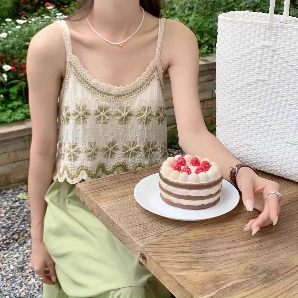 Áo 2 dây thô thêu viền hoa vintage