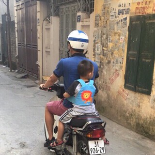 Đai đi xe máy dạng balo cho bé hàng việt nam