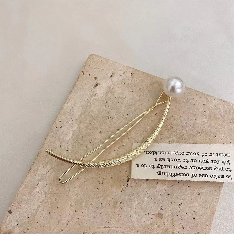 Kẹp Tóc Vàng Hình Trăng Khuyết Đính Ngọc Trai Giả Đơn Giản